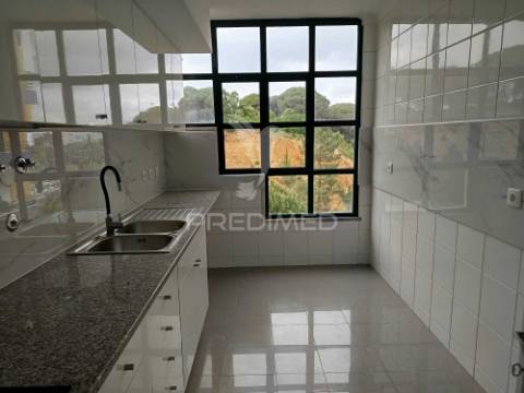 T3 remodelado, elevadores e terracinho