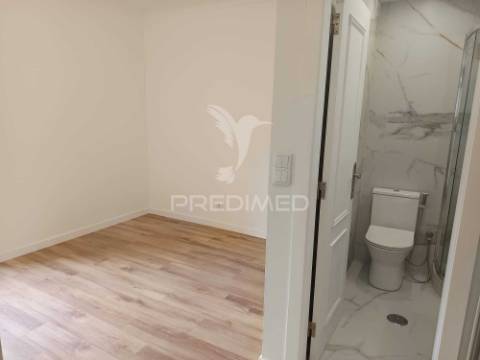 T3 remodelado, elevadores e terracinho