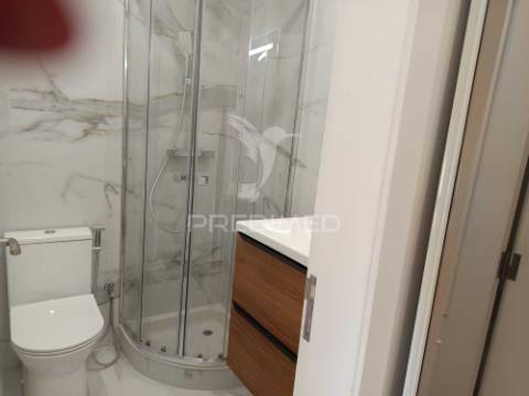 T3 remodelado, elevadores e terracinho