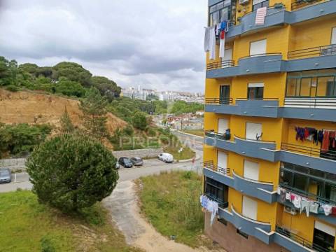 T3 remodelado, elevadores e terracinho