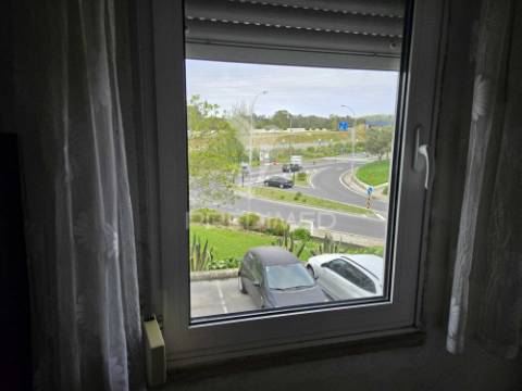 Apartamento, t3, duas garagens, mira-sintra