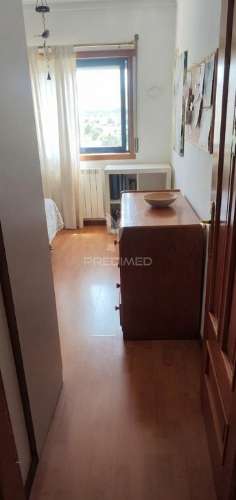 Apartamento t2 com parqueamento em santo antónio dos cavaleiros (loures)
