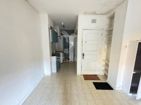 T0 ao lado do metro + el corte inglés | gaia centro (raro <200k)