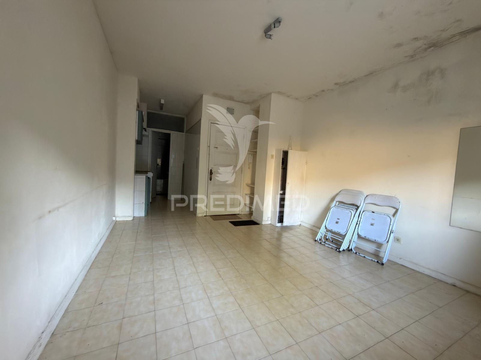T0 ao lado do metro + el corte inglés | gaia centro (raro <200k)