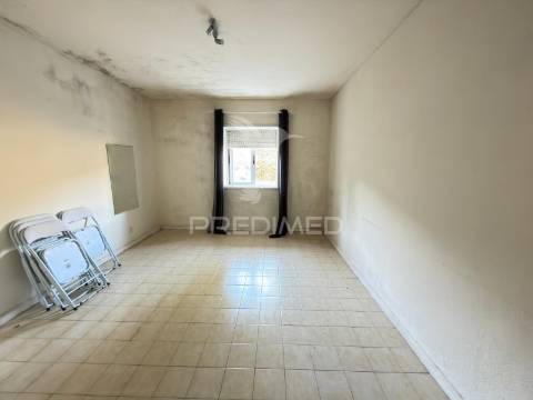 T0 ao lado do metro + el corte inglés | gaia centro (raro <200k)