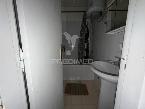 T0 ao lado do metro + el corte inglés | gaia centro (raro <200k)