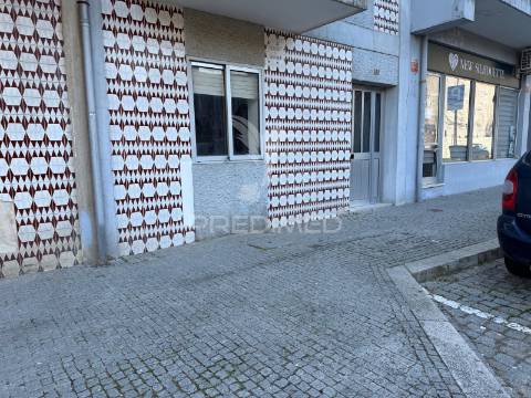 T0 ao lado do metro + el corte inglés | gaia centro (raro <200k)