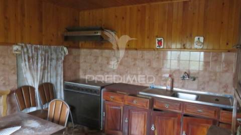 Moradia térrea t2 com terreno (750m2) no santo da serra