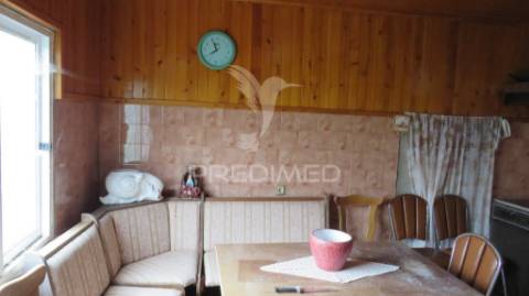 Moradia térrea t2 com terreno (750m2) no santo da serra