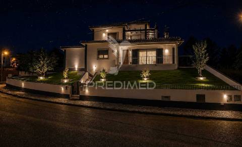 Moradia t4 de luxo semi-nova em tomar