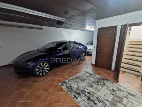 Moradia t4 de luxo semi-nova em tomar