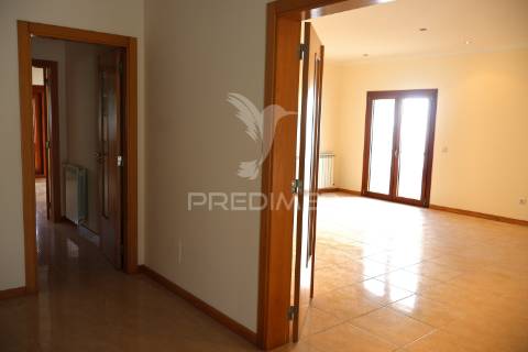 Moradia independente t5 | 600 m² de exclusividade, conforto e privacidade em porto de mós