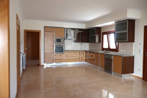 Moradia independente t5 | 600 m² de exclusividade, conforto e privacidade em porto de mós