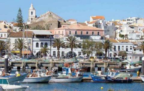 Moradia em alvor: o projeto ideal para investimento ou habitação própria