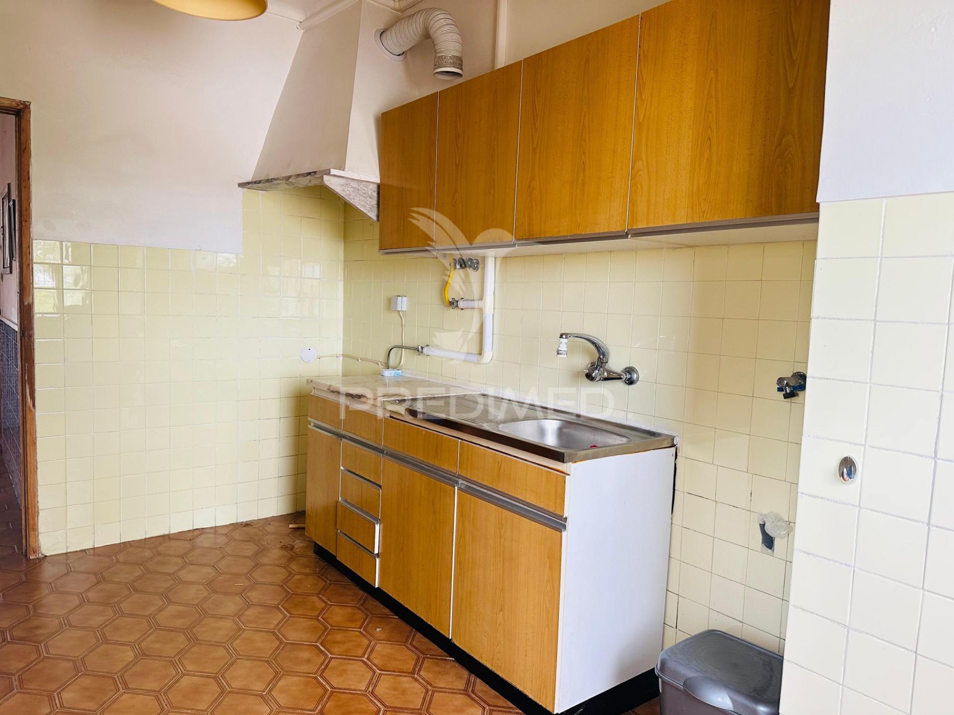 Apartamento t2, boa localização, lavradio : barreiro