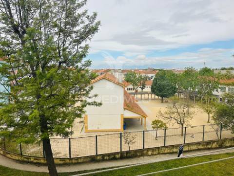 Apartamento t2, boa localização, lavradio : barreiro
