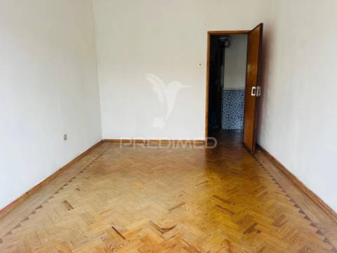Apartamento t2, boa localização, lavradio : barreiro