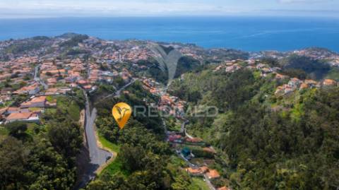 Terreno rústico com duas frentes de estrada