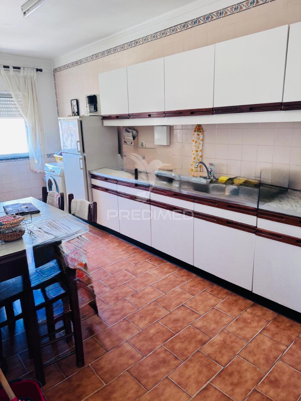 Apartamento t3 com excelente exposição solar em setúbal