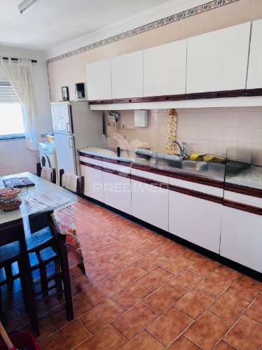 Apartamento t3 com excelente exposição solar em setúbal