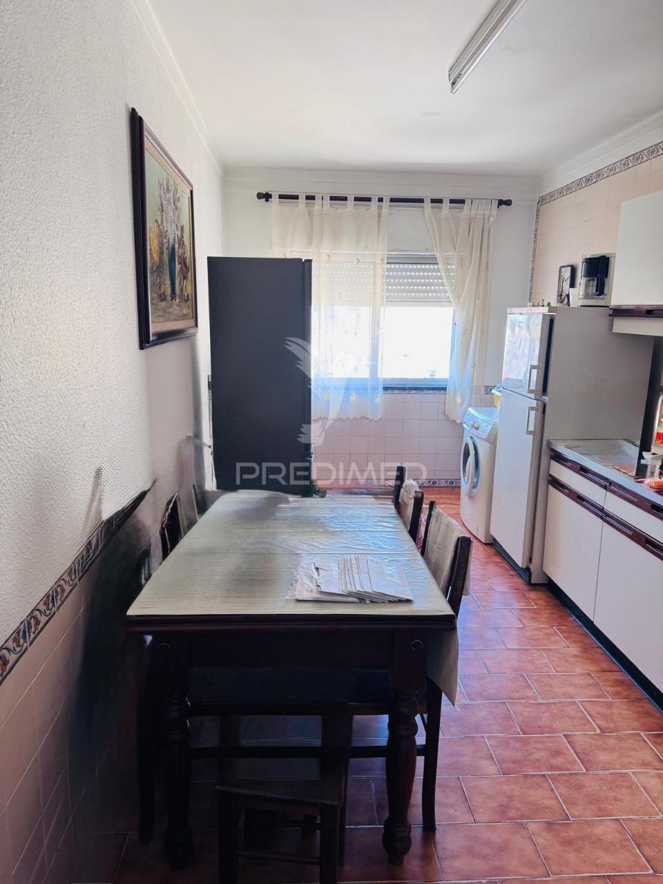 Apartamento t3 com excelente exposição solar em setúbal