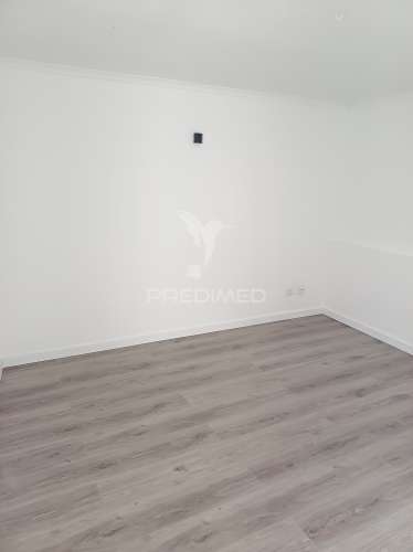 Moradia composta de 2 apartamentos t1 remodelados