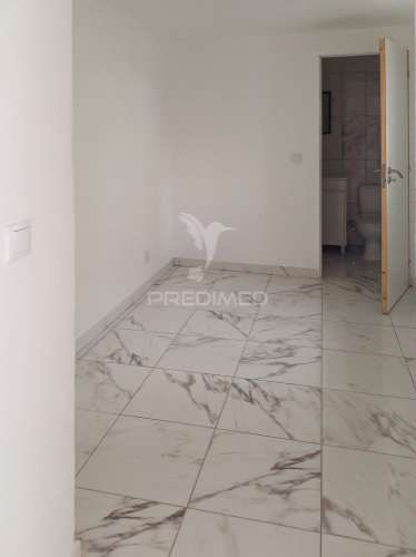 Moradia composta de 2 apartamentos t1 remodelados