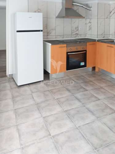 Moradia composta de 2 apartamentos t1 remodelados