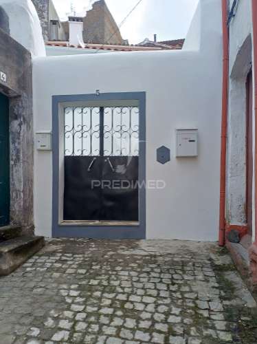 Moradia composta de 2 apartamentos t1 remodelados