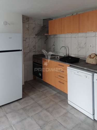 Moradia composta de 2 apartamentos t1 remodelados