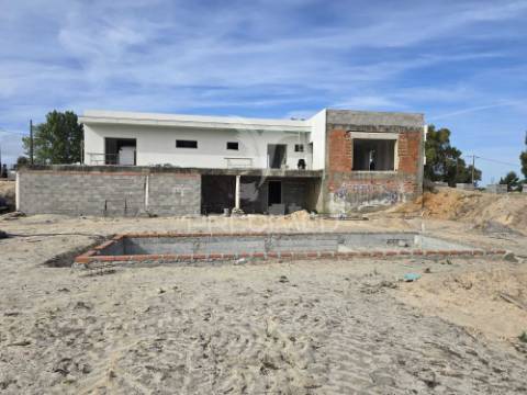 Moradia térrea de luxo | 5.000m² | piscina | ginásio | cinema privado | quinta do anjo