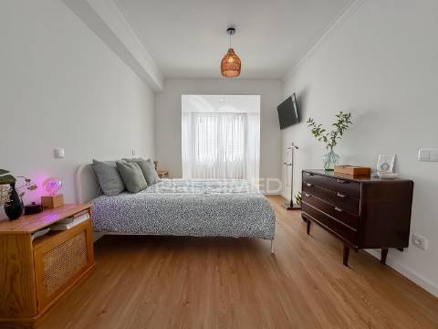 Excelente apartamento remodelado em almada com vista rio