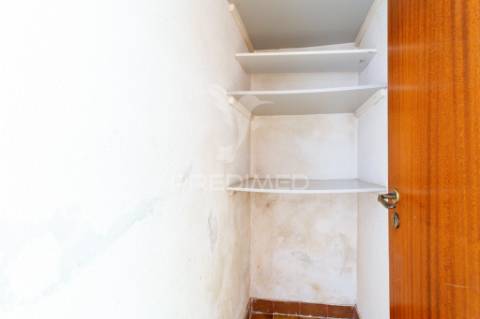T2 para remodelação total | vila franca de xira