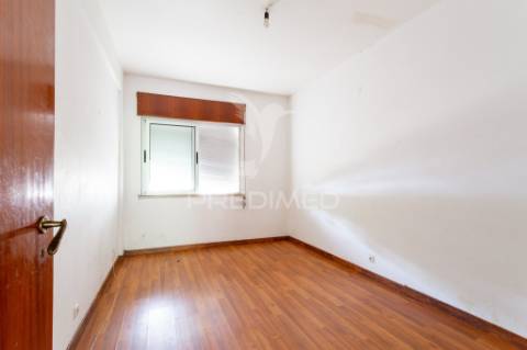 T2 para remodelação total | vila franca de xira