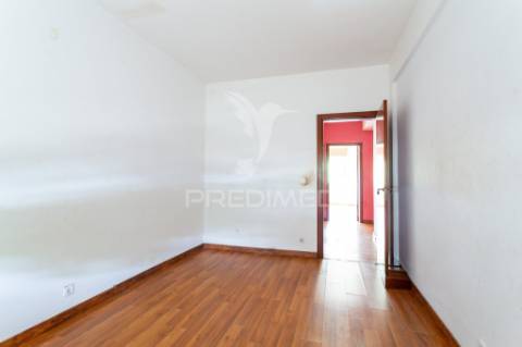 T2 para remodelação total | vila franca de xira