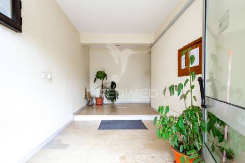 T2 para remodelação total | vila franca de xira