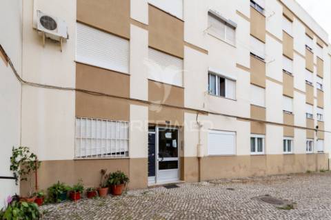 T2 para remodelação total | vila franca de xira