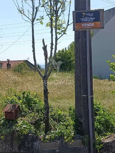 Moradia com terreno e projeto aprovado