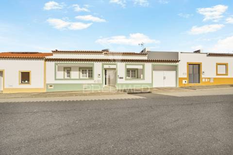 Moradia t3 com espaço exterior em entradas, concelho de castro verde.