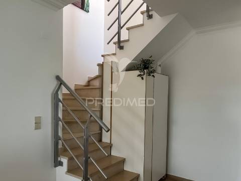 T1 duplex com terraço privado na charneca da caparica