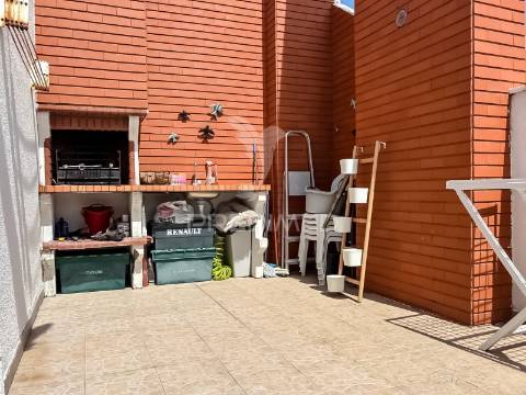 T1 duplex com terraço privado na charneca da caparica