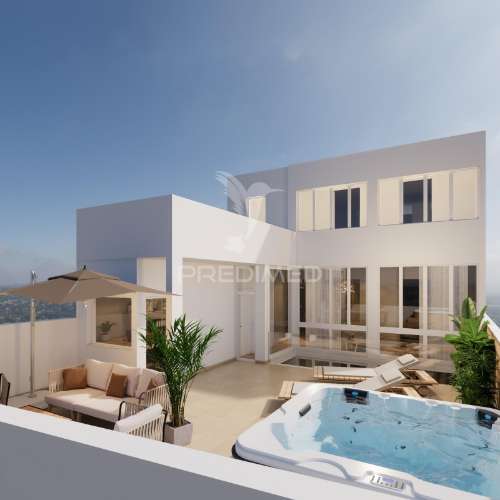 Apartamento t3+1, renovado, com terraço e piscina, a minutos de lisboa!