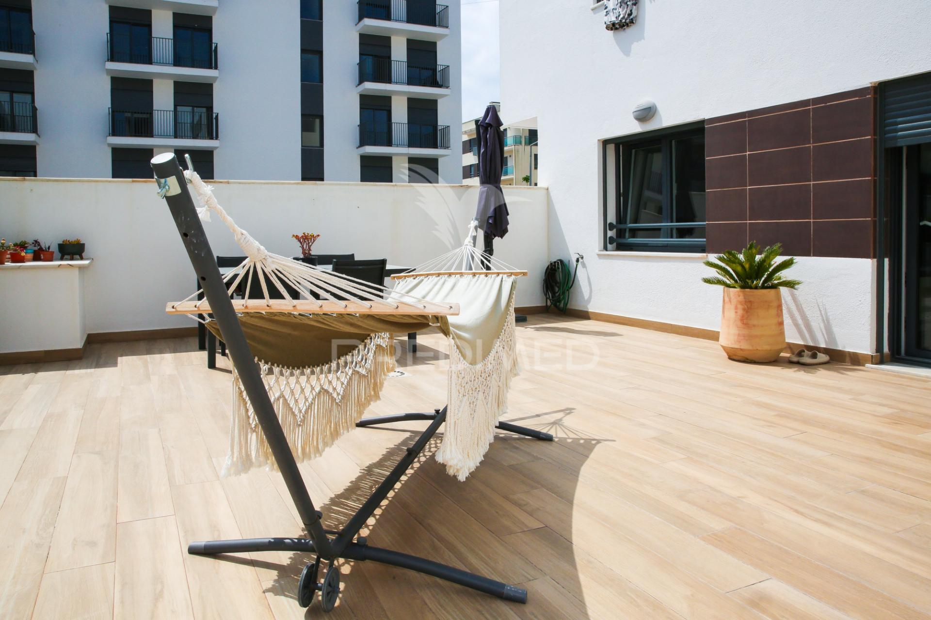 Apartamento t2 semi novo com terraço em santo antónio dos cavaleiros