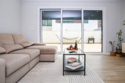 Apartamento t2 semi novo com terraço em santo antónio dos cavaleiros