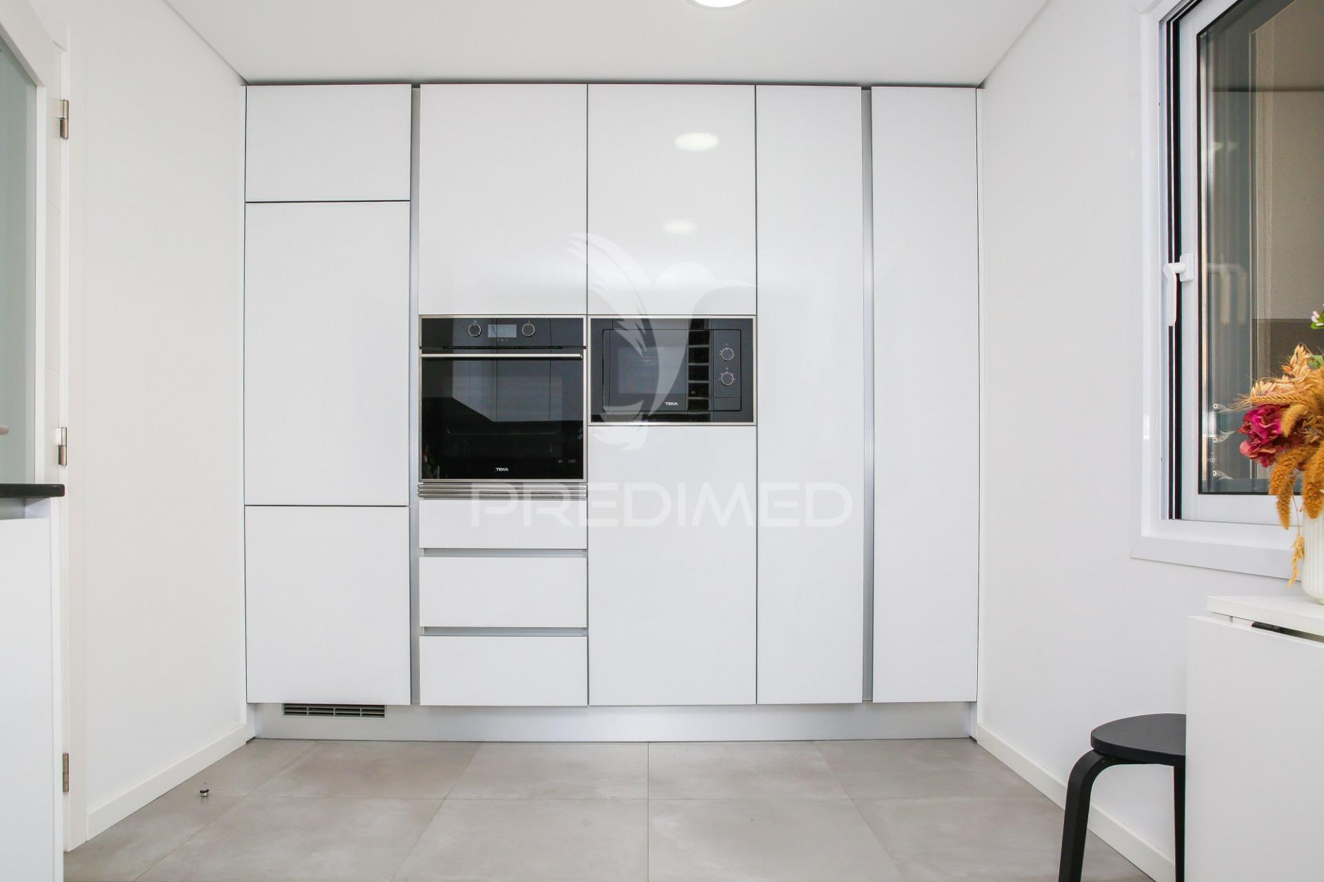 Apartamento t2 semi novo com terraço em santo antónio dos cavaleiros