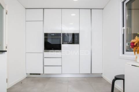 Apartamento t2 semi novo com terraço em santo antónio dos cavaleiros