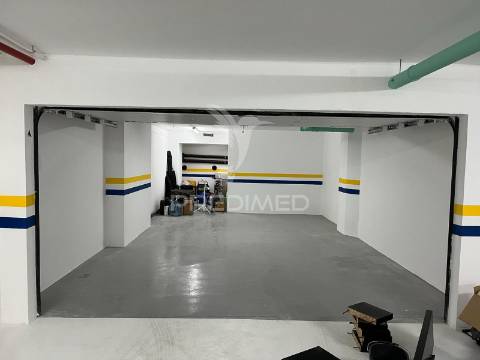 Apartamento t2 semi novo com terraço em santo antónio dos cavaleiros