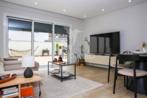 Apartamento t2 semi novo com terraço em santo antónio dos cavaleiros