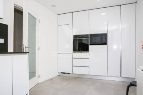 Apartamento t2 semi novo com terraço em santo antónio dos cavaleiros