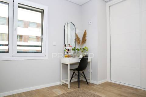 Apartamento t2 semi novo com terraço em santo antónio dos cavaleiros